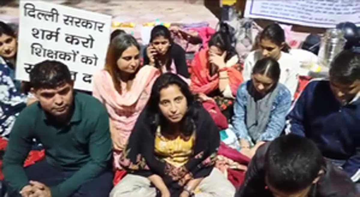 दिल्ली : एसएसए शिक्षकों ने सीएम केजरीवाल के आवास के बाहर देर रात तक किया विरोध प्रदर्शन